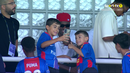 Vinícius Júnior assiste ao Alverca-Benfica