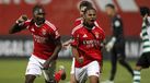 Jogadores da equipa de sub-23 do Benfica a festejar 