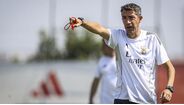 Bruno Lage a orientar o treino do Benfica