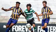 Gabriel Silva num duelo no particular entre Sporting B e Atlético