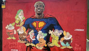 Mural de Lamine Yamal em Barcelona vandalizado com imagens dos Sete Anões