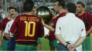 Jorge Costa e Rui Costa num jogo de preparação para o Mundial'2002