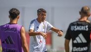 Bruno Lage dá indicações durante o treino