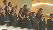 Filhos de Jorge Costa na tribuna presidencial do Estádio do Dragão