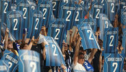 Adeptos mostram apoio a Jorge Costa no estádio do Dragão