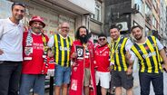 Ambiente de 'fair play' em Istambul: adeptos de Benfica e Fenerbahçe animam-se antes do jogo