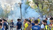 Ambiente de 'fair play' em Istambul: adeptos de Benfica e Fenerbahçe animam-se antes do jogo