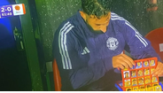 Treinador do Manchester United foi 'colocado' a jogar 'Quem é Quem?' no banco