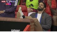 Mais memes a caminho? Ruben Amorim assistiu ao penálti de Bruno Fernandes... de pernas ao alto