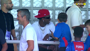 Vinícius Júnior assiste ao Alverca-Benfica