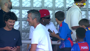 Vinícius Júnior assiste ao Alverca-Benfica