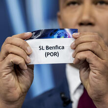 <![CDATA[ Benfica conhece possível adversário no playoff da Champions: siga o sorteio em direto ]]>
