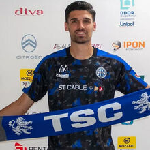 <![CDATA[ Confirmado: Baptiste Roux deixa AVS e ruma ao Backa Topola ]]>