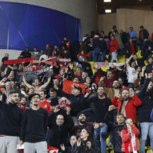 <![CDATA[ Benfiquistas irão fazer-se representar no estádio do Nice apesar da proibição da venda de bilhetes ]]>