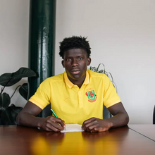 <![CDATA[ P. Ferreira assina contrato profissional com goleador de 16 anos ]]>
