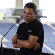 <![CDATA[ Derlei grato a Jorge Costa: «Passou a todos a mística e a raça do FC Porto» ]]>