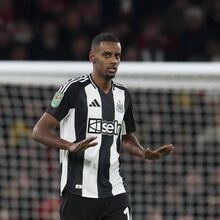 <![CDATA[ Estala o verniz entre Isak e Newcastle: avançado proibido de almoçar e treinar com o grupo ]]>