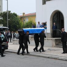 <![CDATA[ O último adeus a Jorge Costa em direto: Villas-Boas e antigas figuras do FC Porto já na igreja ]]>