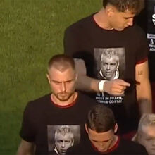 <![CDATA[ Cluj entra em campo com camisola em homenagem a Jorge Costa ]]>