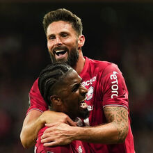 <![CDATA[ Olivier Giroud renova com o Lille por uma temporad