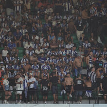<![CDATA[ Queda de vidros nas bancadas de Alvalade faz pelo menos 17 feridos durante o clássico ]]>
