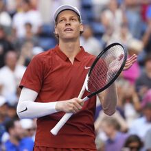 <![CDATA[ Sinner vence Shapovalov e segue para a 4.ª ronda do US Open ]]>