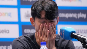 Son emociona-se no adeus ao Tottenham ao fim de 10 anos: «Cheguei aqui sem saber falar inglês...»