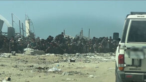 Multidão de palestinianos alvejada enquanto aguardava a chegada do comboio de ajuda humanitária da ONU em Gaza 