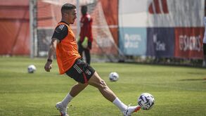 Ivanovic no treino do Benfica de preparação para o jogo com o Nice