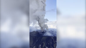 Vulcão entra em erupção pela primeira vez em mais de 600 anos na Rússia