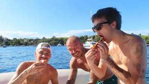 Família Beckham feliz... mas pouco: conflito com filho estraga férias

