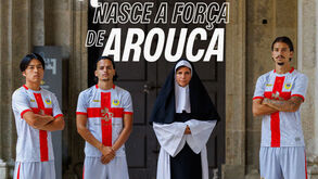 Arouca apresenta terceiro equipamento