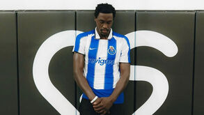«Invictos do coração»: estrela da NBA aparece equipada à FC Porto