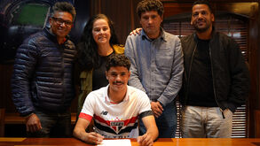 Felipe Oliveira renova contrato com o São Paulo até 2028