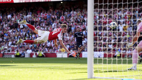 Golo, bola ao poste e as típicas arrancadas: os melhores momentos de Gyökeres no triunfo do Arsenal frente ao Ath. Bilbao