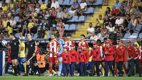 O futebol de mãos dadas com os heróis