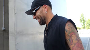 «Parece fácil!»: craques do Benfica mostram 'bombas' e 'cenário' na chegada ao Seixal