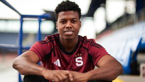 Oficial: Jhon Mercado deixa o AVS e assina pelo Sparta de Praga 