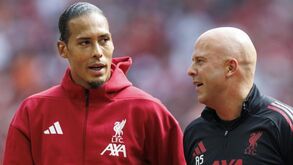 Van Dijk diz que Liverpool precisa de reforços: «Acabámos de perder o Darwin, também saiu o Luis Díaz...»