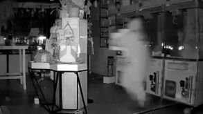 Assalto de milhares de euros a loja de brinquedos... Labubu: imagens de videovigilância mostram assaltantes