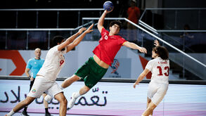 Os jogadores em ação durante o jogo entre Portugal e Marrocos