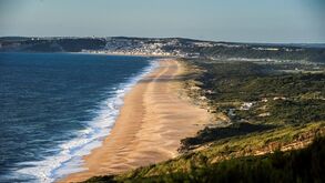 Praia da Nazaré com banhos interditos