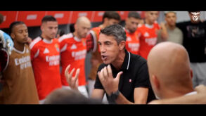 Da brincadeira com um sumo de laranja ao discurso de Lage: Benfica mostra bastidores da eliminatória com o Nice