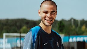 Lucas Chevalier recebe apoio de Makélélé no Paris SG