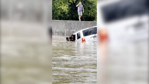 Homem parte vidro de carro e salva mulher presa nas cheias nos EUA