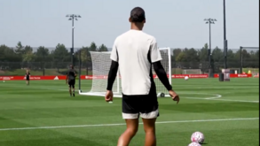 Não há impossíveis para Van Dijk: capitão do Liverpool levou desafio... à risca