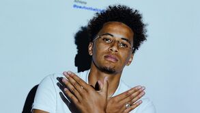 Oficial: Oumar Ngom é reforço do E. Amadora