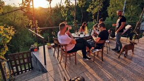 Música e boa energia num ambiente descontraído e ao ar livre em Lisboa com o seu patudo