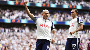 Richarlison a festejar