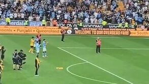 Adeptos do Wolves cantaram nome de Jota por largos minutos e Ruben Dias e Bernardo Silva aplaudiram